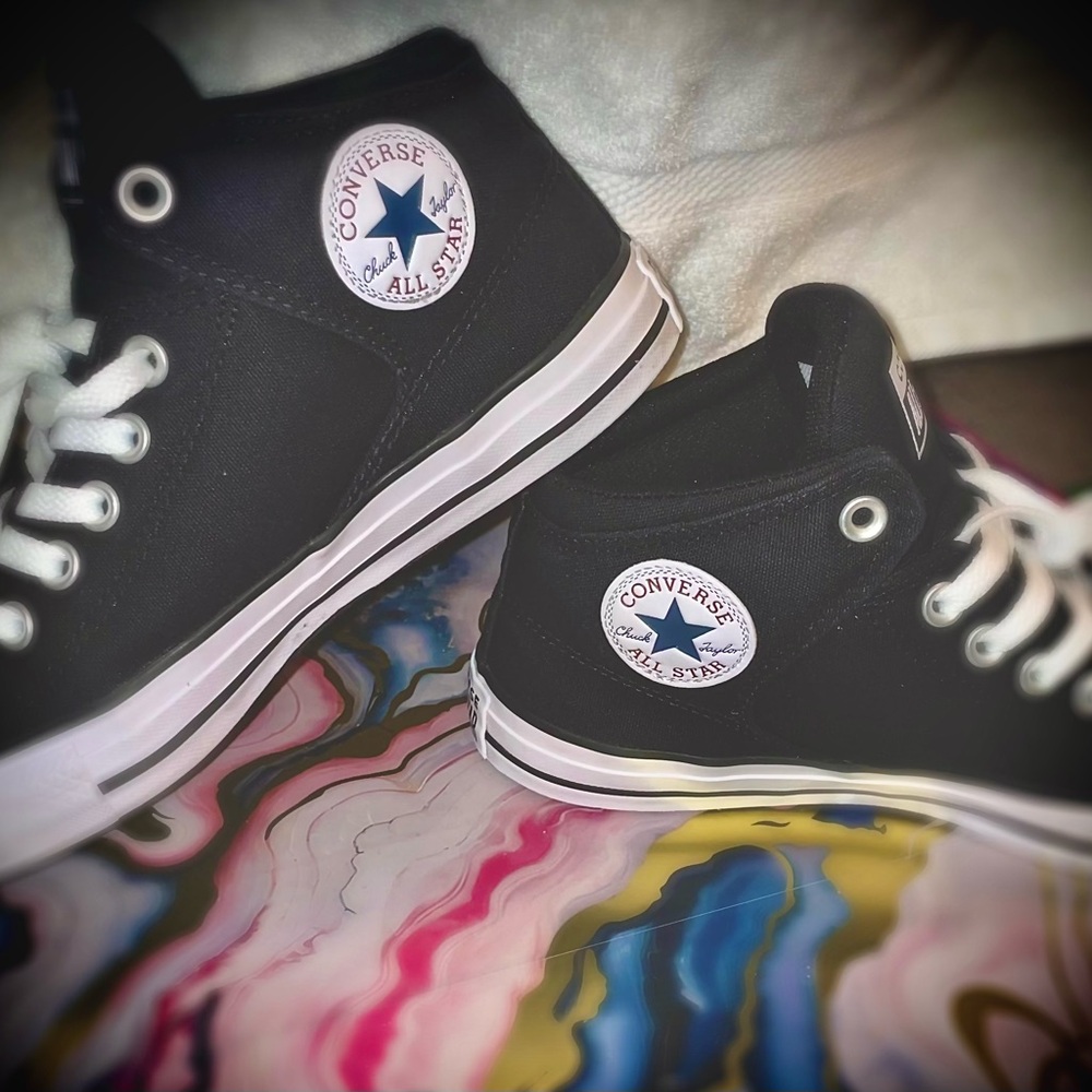 Converse men’s/women’s Black High-Top Converse Sneakers